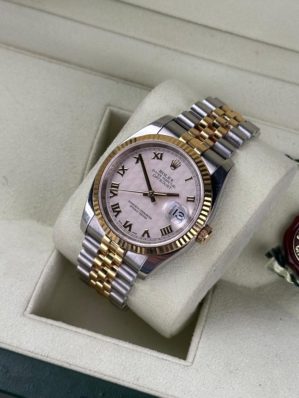 Rolex Uhren: Rolex Datejust 36mm Bicolor Ref. 116233 Pyramid Dial – Gebraucht aus St. Gallen von TrokulWatches 2