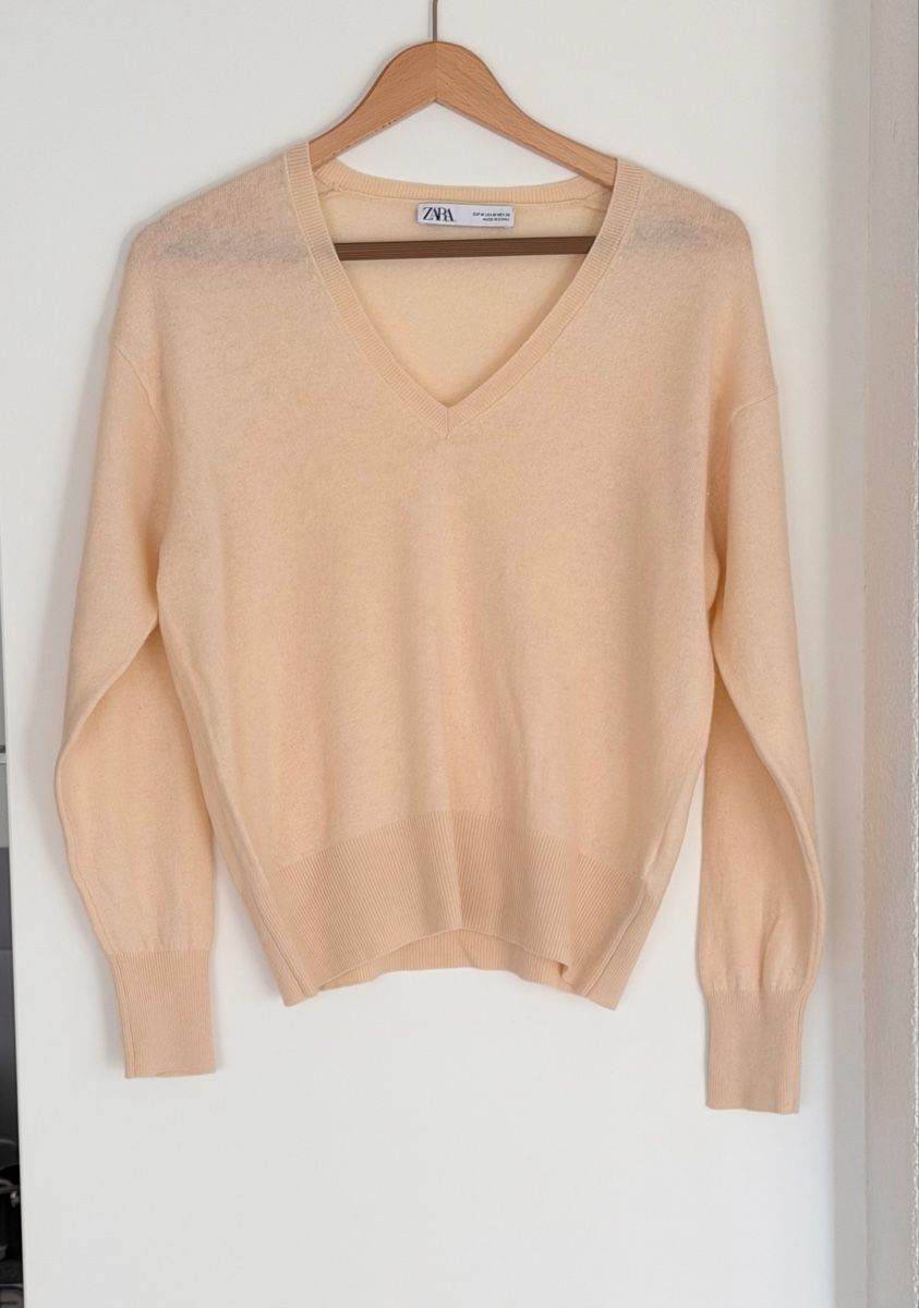Zara Pulls & Sweat-shirts: Zara Pullover V-Ausschnitt 100% Wolle Grösse M  – D'occasion à Elsau par ivyfashion