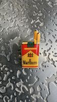Marlboro Zigaretten Packung Pin - Seltenes Sammlerstück!