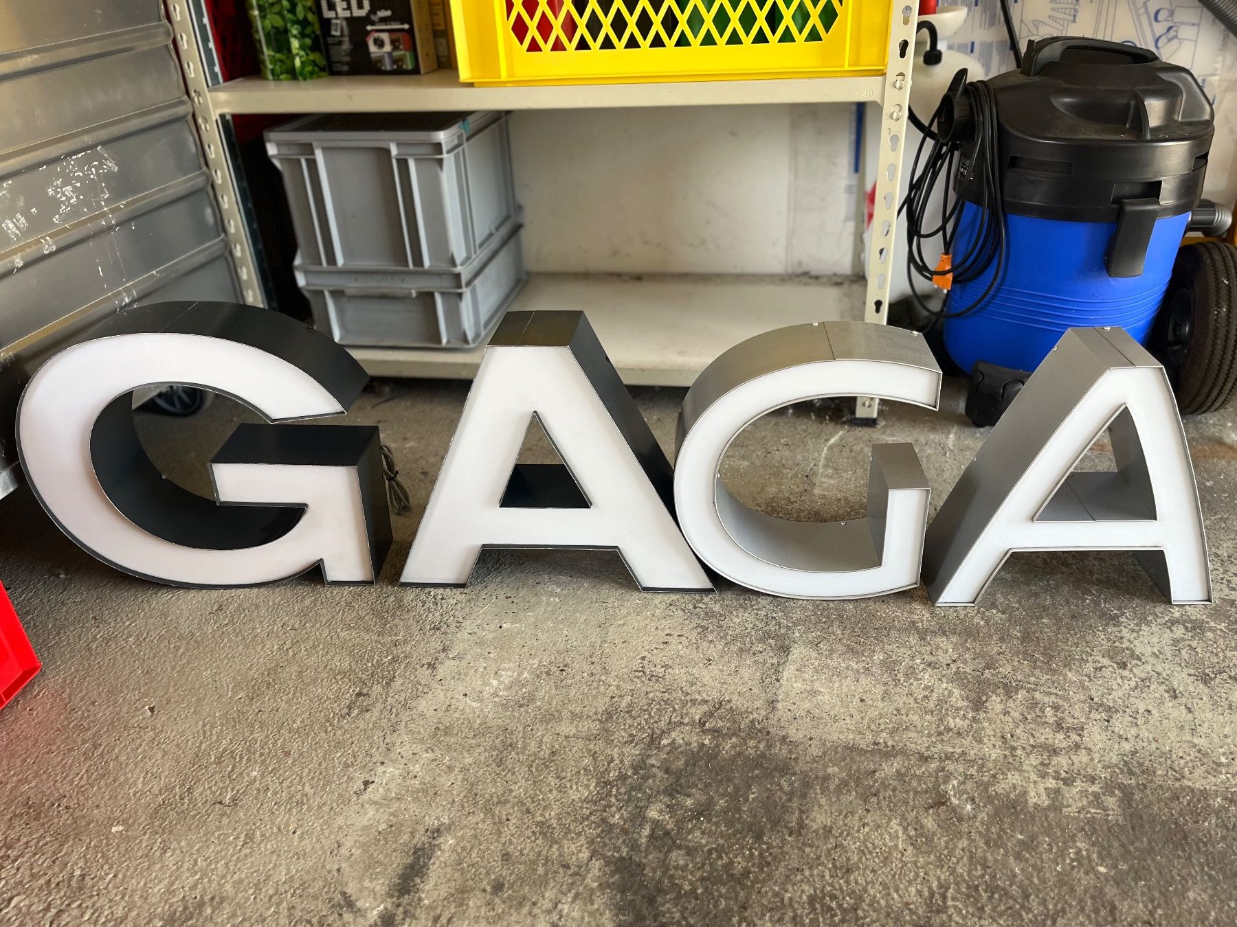 Lampade: 4 Leuchtbuchstaben 12Volt LED - geprüft I.O. – Usato da Menziken venduto da Hotdevil1
