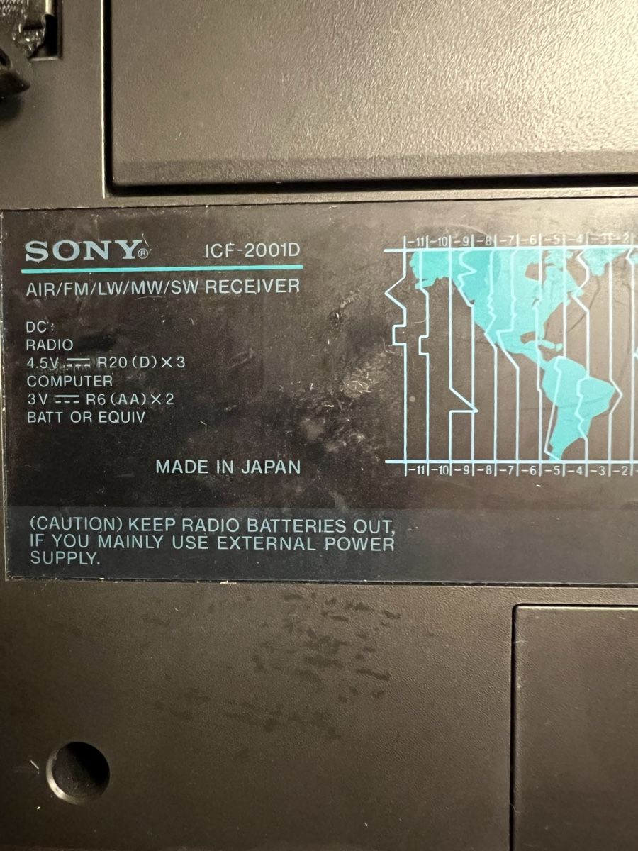 Sony Radios: Sony Weltempfänger 2001D- System  – D'occasion à Züberwangen par Arian3 3