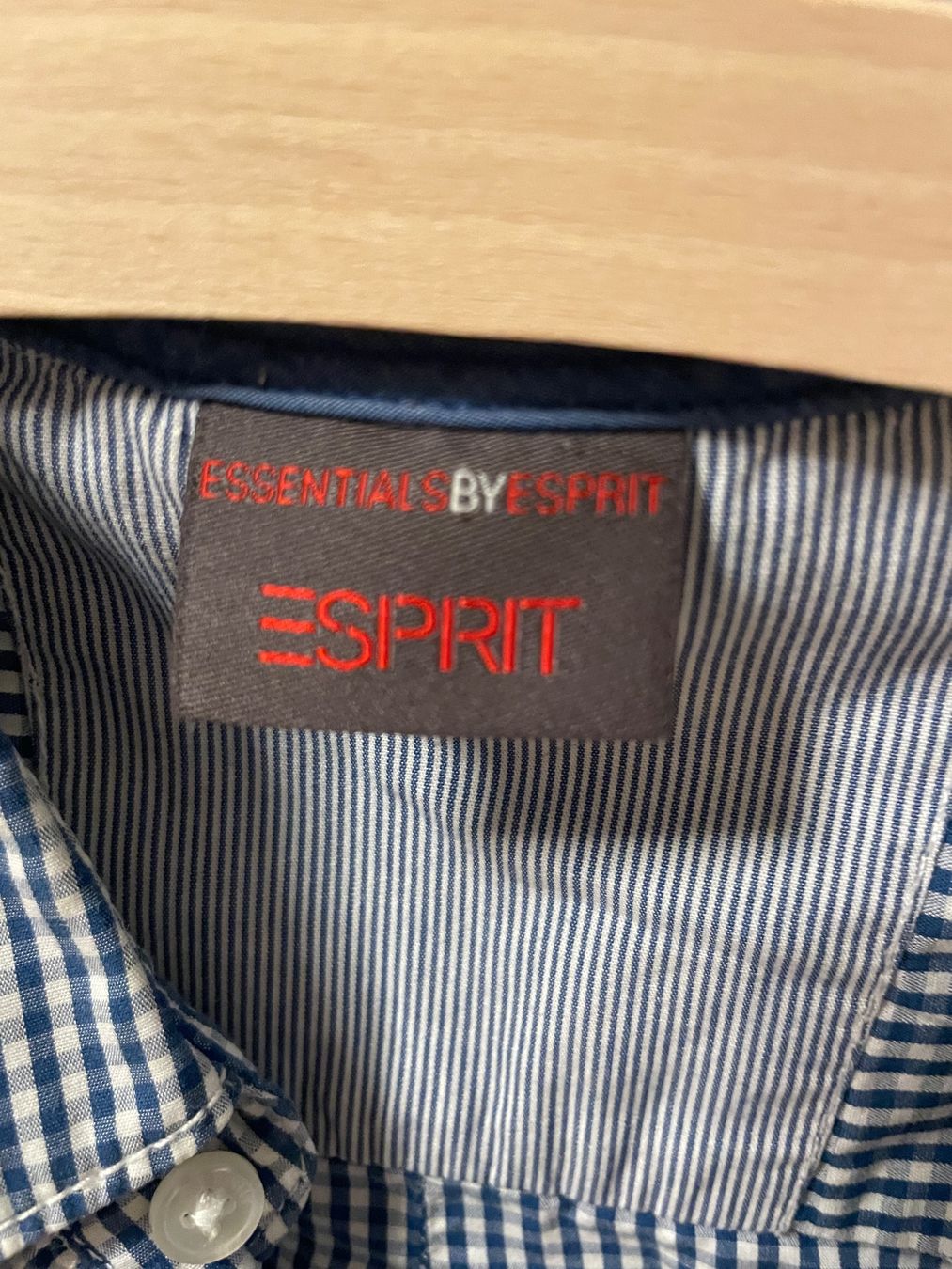 Esprit Camicie: Kariertes Freizeithemd von Esprit Gr. L, Blau/Weiss – Usato da Sursee venduto da Steffi_2020 4