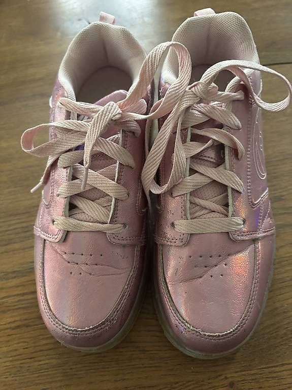 Heelys Scarpe per ragazze: Heelys Schuhe mit Rollen Gr.38 – Usato da Leuzigen venduto da Fjleu 1