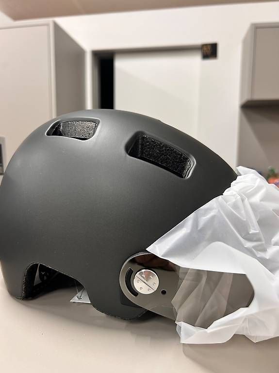 Helme: UVEX finale visor black matt Helm Velohelm – Gebraucht aus Sursee von pilatus.sport