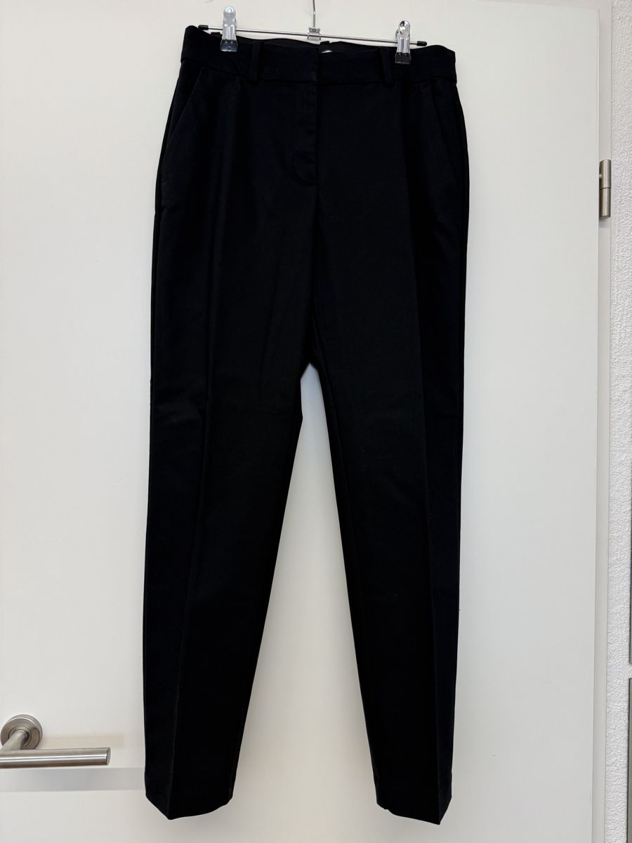 H&M Pantaloni: Chinohose Damen schwarz – Usato da Stäfa venduto da alyssa.bgl 1