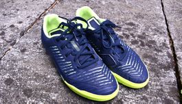 Fussballschuhe Indoor dunkelblau Neongelb Grösse 36