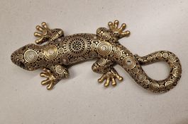 Schöner Gecko Gold Optik mit orientalischem Muster