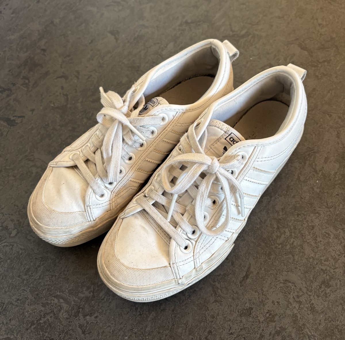 Adidas Chaussures femmes: Adidas Sneaker – D'occasion à Bettlach par ann_t6wp