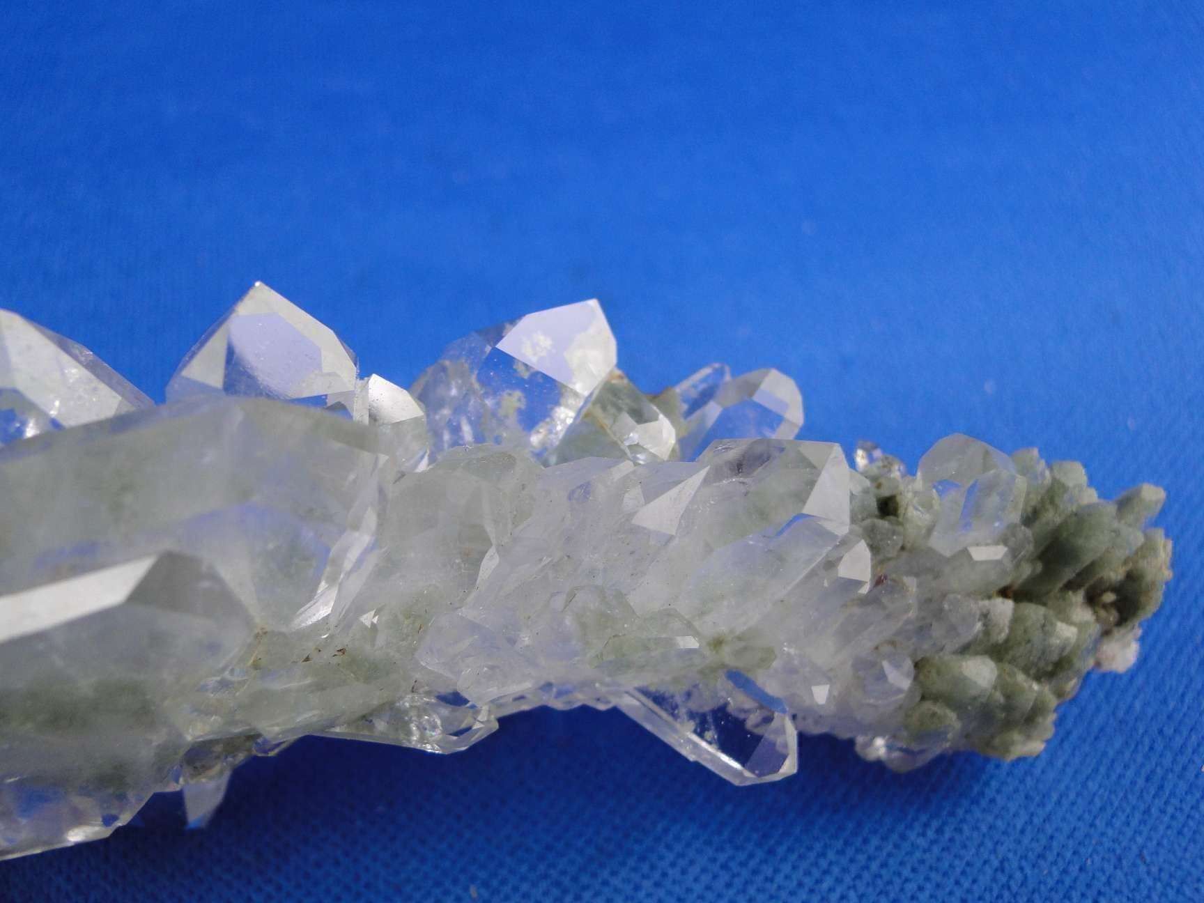 Minerali & Pietre curative: Fadenquarz mit Chlorit-Einschluessen – Usato da Schinznach Bad venduto da Demerald 8