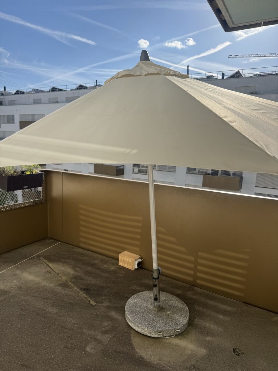 Ombrelloni: Large Sun umbrella with a heavy marble stand – Usato da Duebendorf venduto da ann_tfl2 1