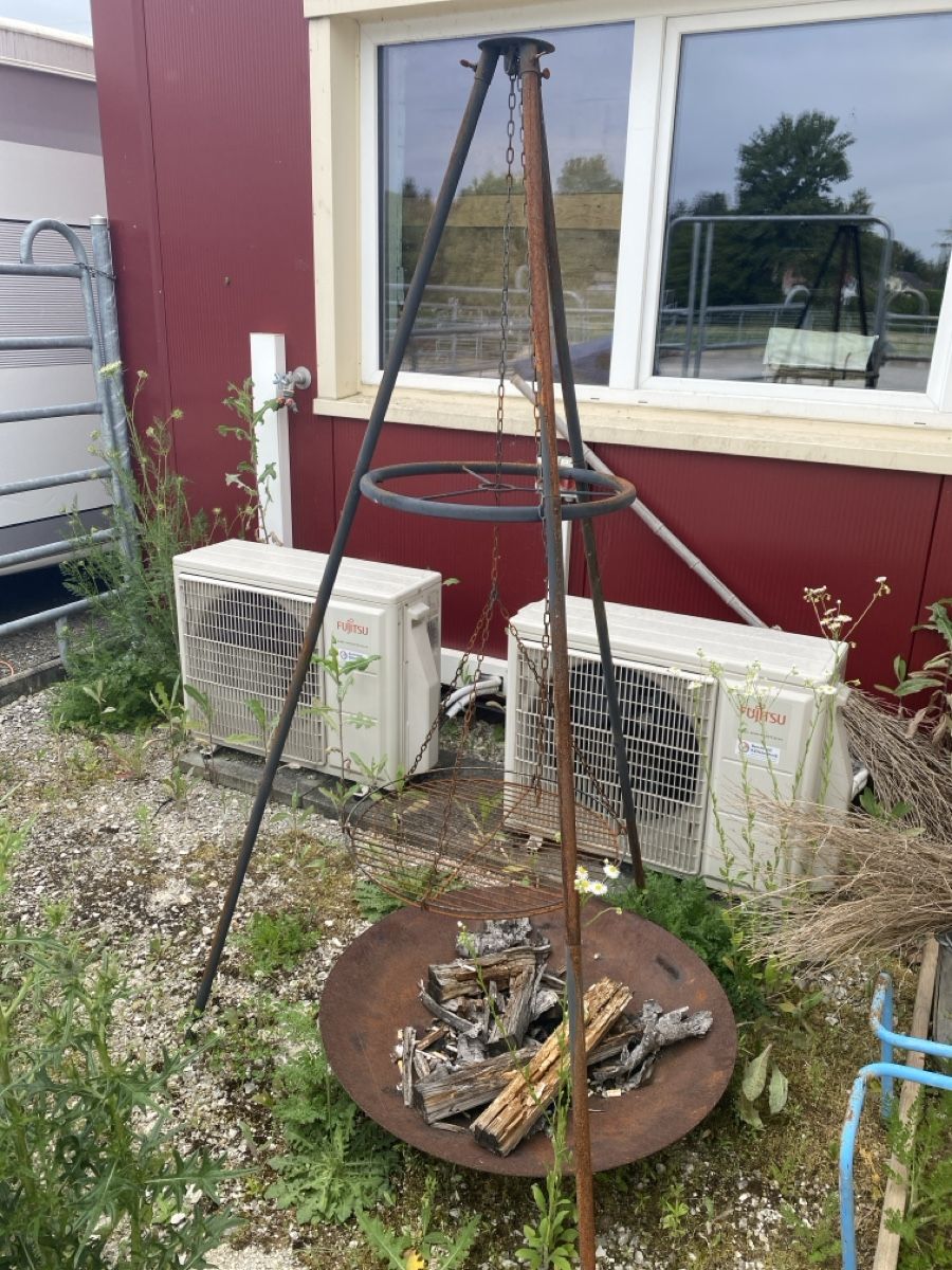 Feuerschale: 3 Bein Grill alt!! – Defekt aus Wolfwil von ISAsShop