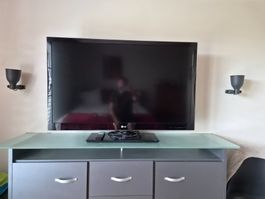 LG 47LW4500 (Flatscreen TV mit Standfuss guter Zustand)