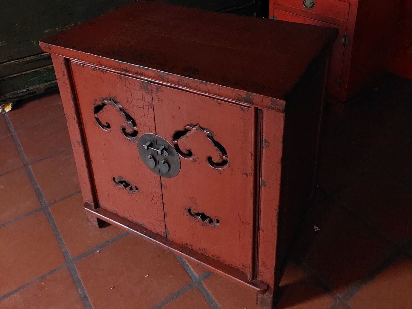 Cassettiere: Asiatische Kommode rustikal mit Patina – Nuovo (secondo la descrizione) da Cham venduto da mjg1901