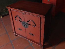 Asiatische Kommode rustikal mit Patina