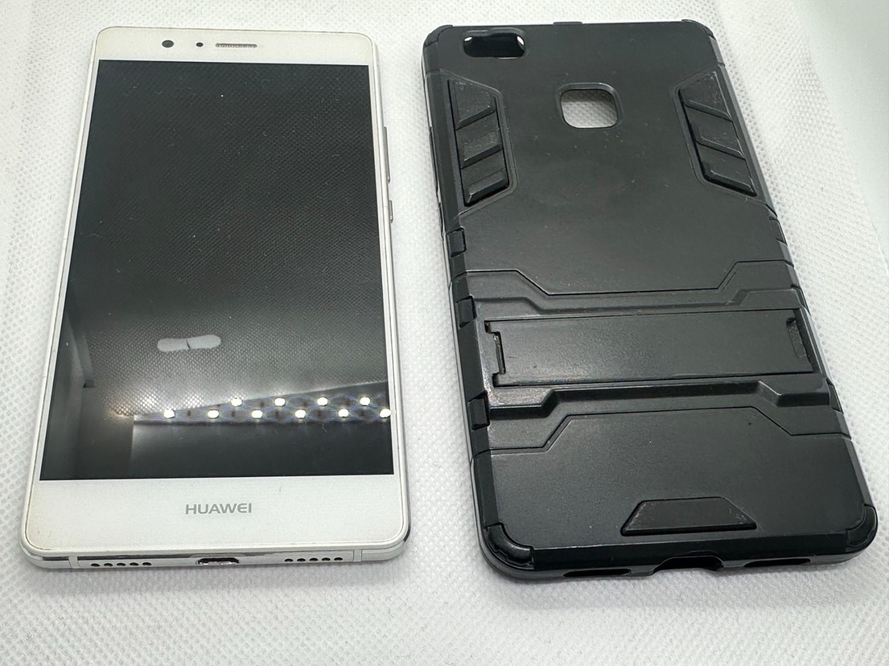 Huawei Telefoni cellulari / Smartphones: Huawei P8 Lite - Inkl. Hülle – Usato da Nussbaumen AG venduto da Dika-Shop 1