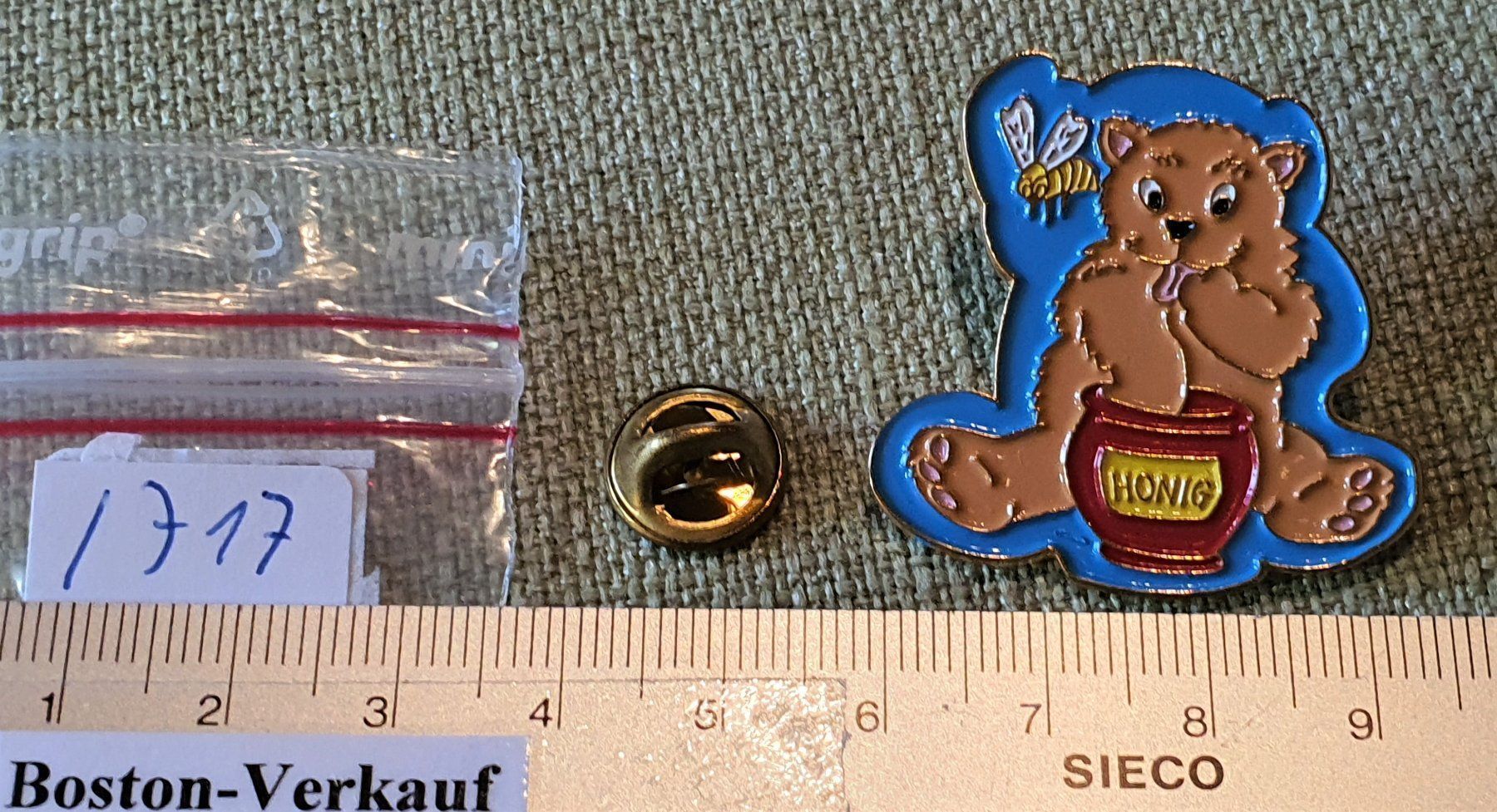 Placchette & Badge: I717 - Kunst Pin Simone Erni - Bär Honig – Usato da Reinach BL venduto da Boston-Verkauf 1