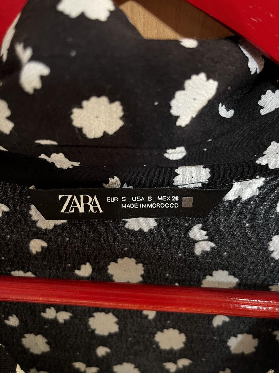 Zara Vestiti: Zara Kleid schwarz Blumenmuster Gr. S 36 – Nuovo (secondo la descrizione) da Zürich venduto da tamaramaya 1