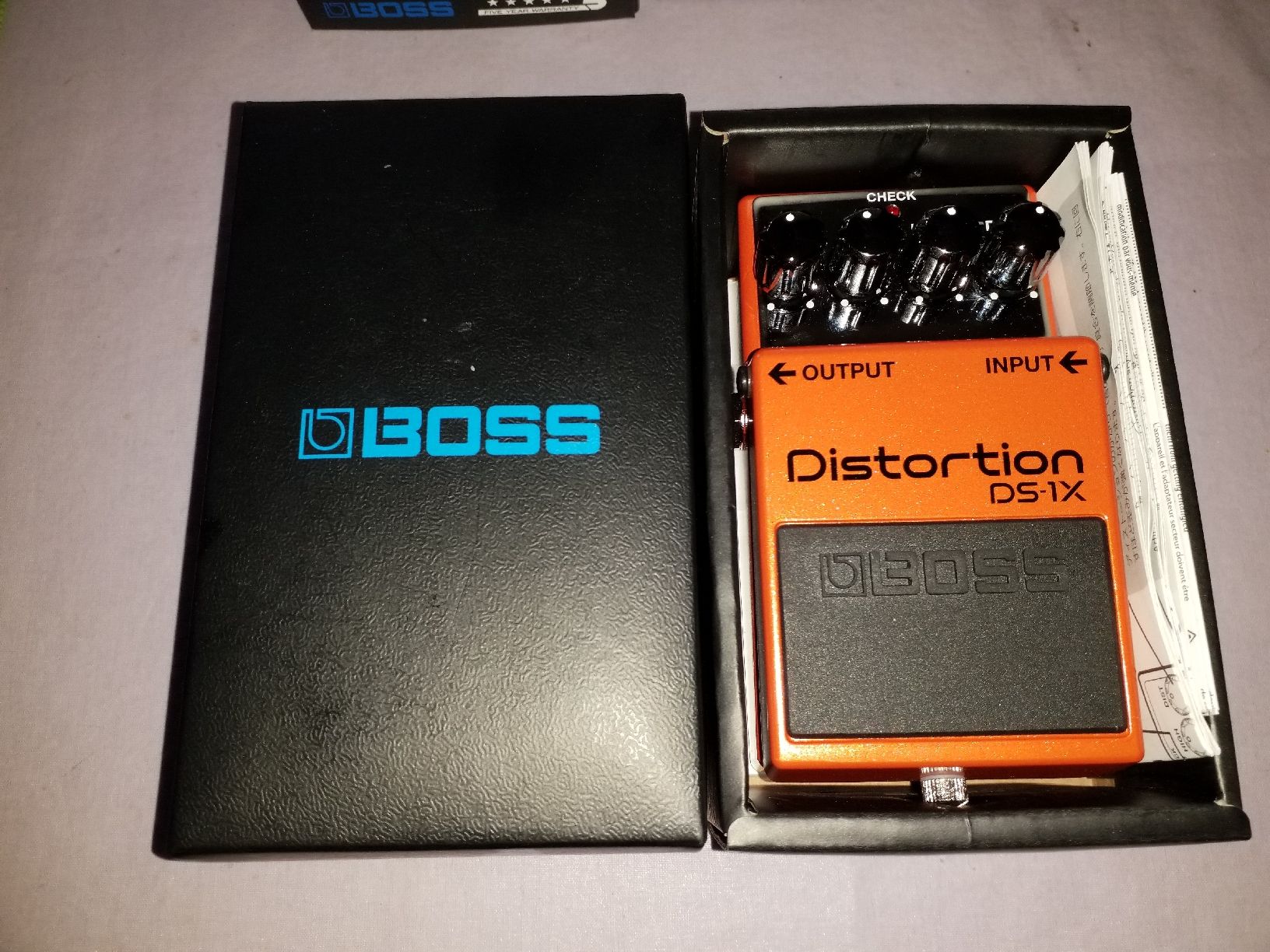 Roland Musikinstrumente: BOSS DS-1X ... NEUWERTIG MIT OVP. – Neu (gemäss Beschreibung) aus Zürich von Antiquedealer 2