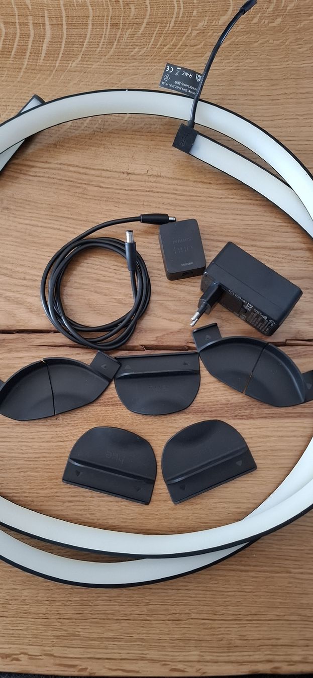 Philips Lampade: Philips Hue Play Gradient Lightstrip 65 zoll  – Usato da Guntershausen venduto da Jtattoo 1