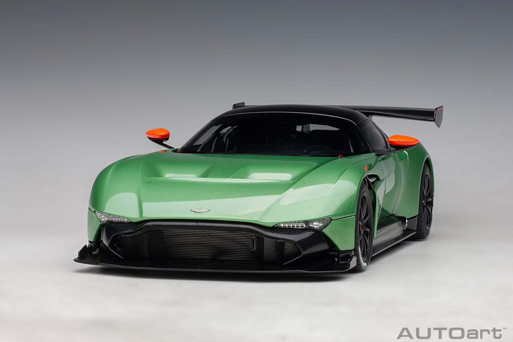 Autoart Modellini d'auto: Autoart Aston Martin Vulcan 1:18 – Nuovo e nell'imballaggio originale da Gipf-Oberfrick venduto da Edii45