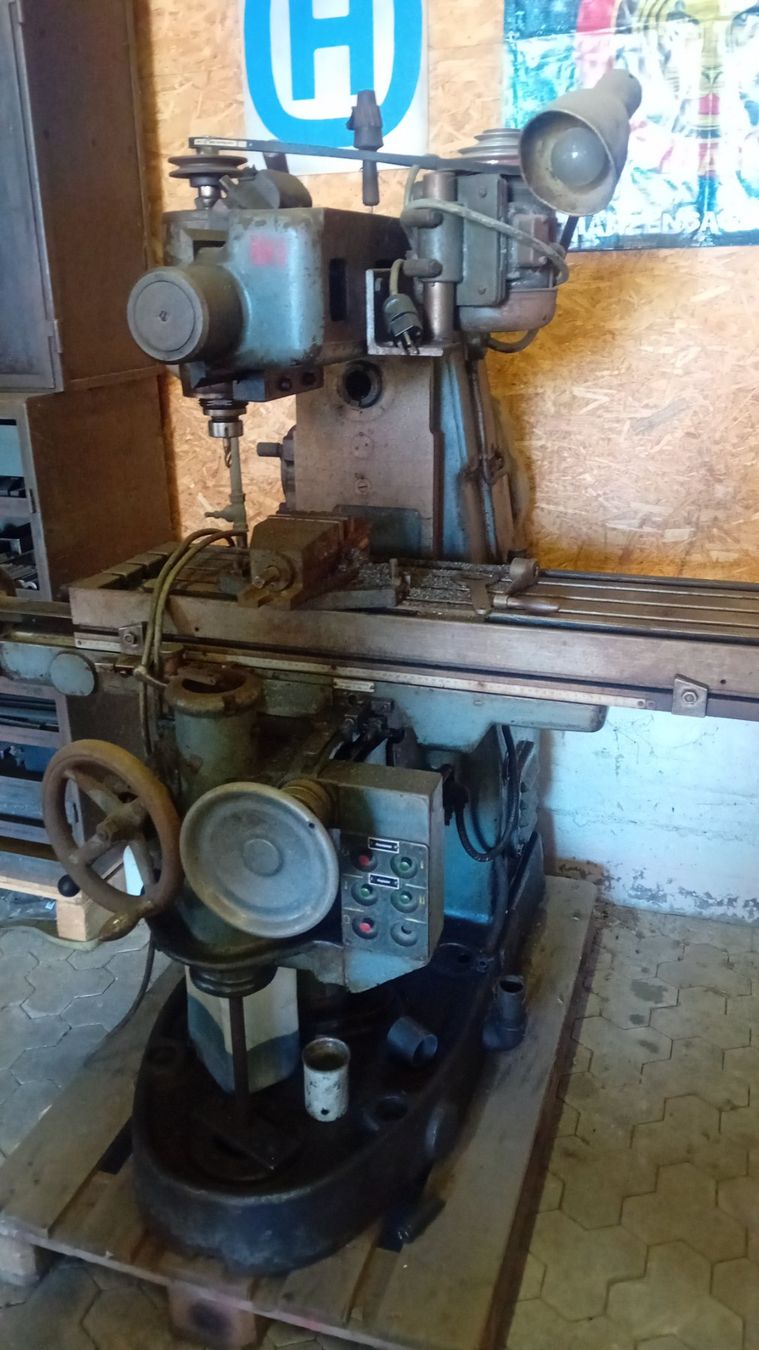 Alle Maschinen: Fräsmaschine / Fraiseuse – Gebraucht aus Daiwil von Huegli_Automobile