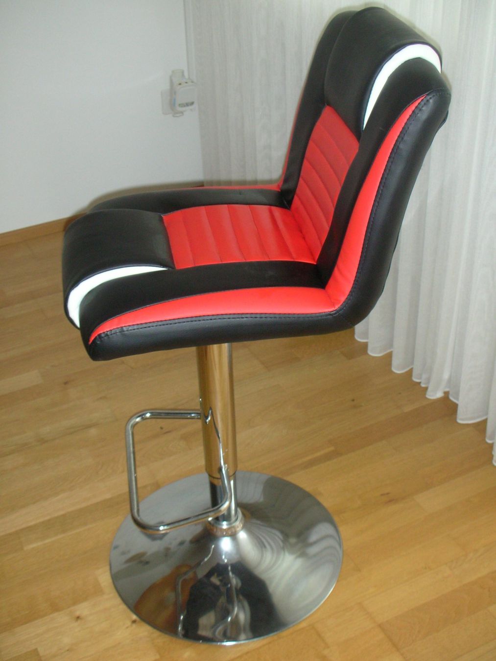 Tabourets: 2 tolle Barhocker rot/schwarz – D'occasion à Rheinfelden par Javea4 1