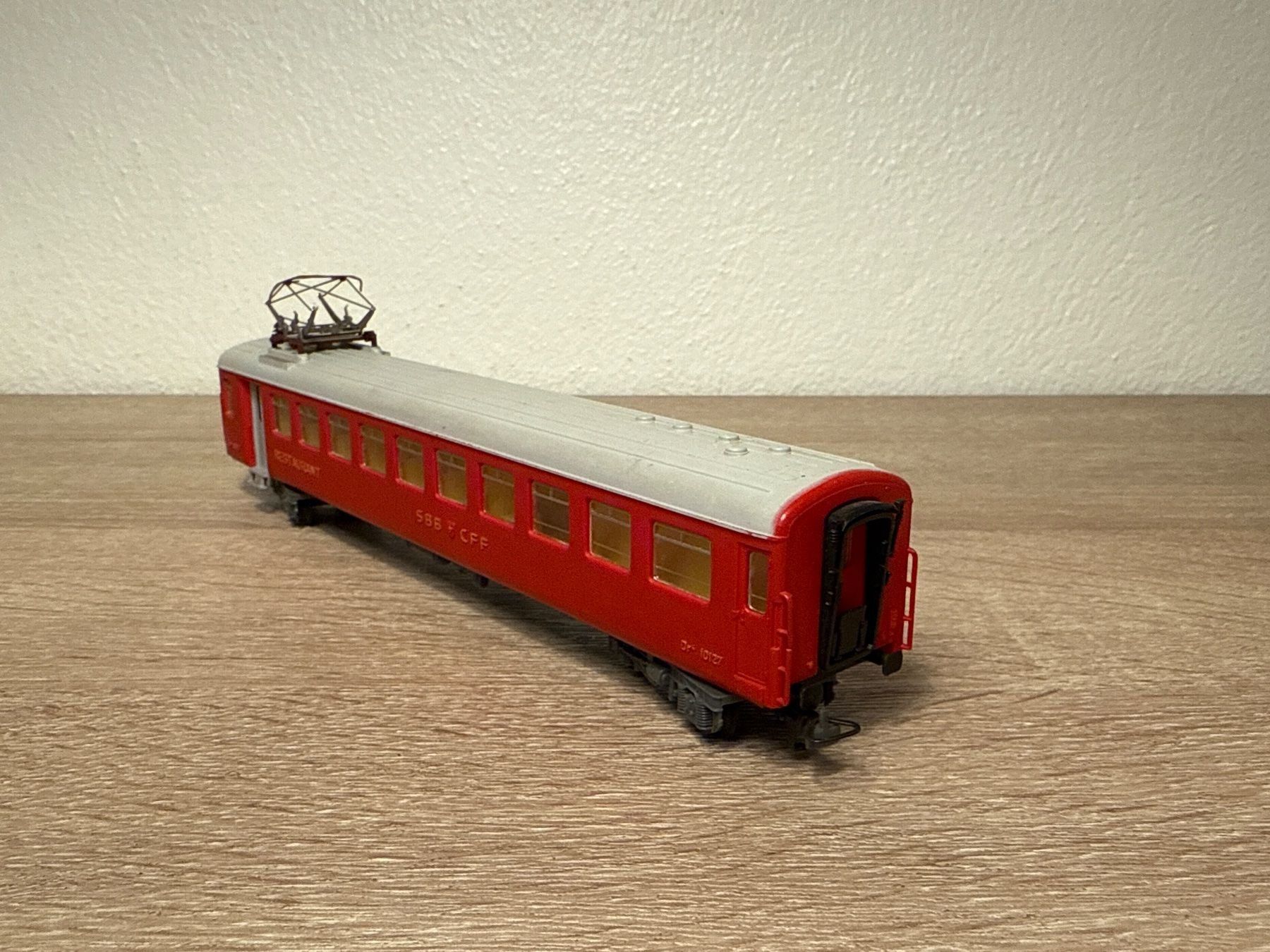Kleinbahn Modellini di ferrovie: Kleinbahn Speisewagen SBB H0 (2) – Usato da St-Aubin-Sauges venduto da Lo_Go 3