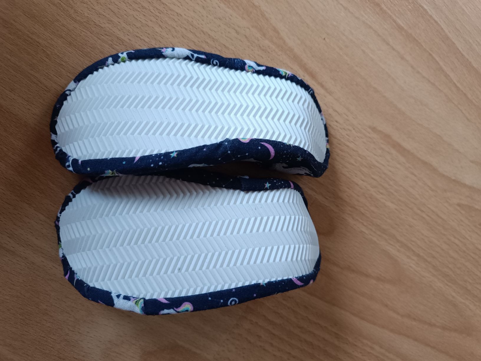 Scarpe per ragazze: Gymnastikschuhe/ Täppeli/ Gr 28/ Einhorn – Nuovo (secondo la descrizione) da Flims Dorf venduto da ali_8n8q 1