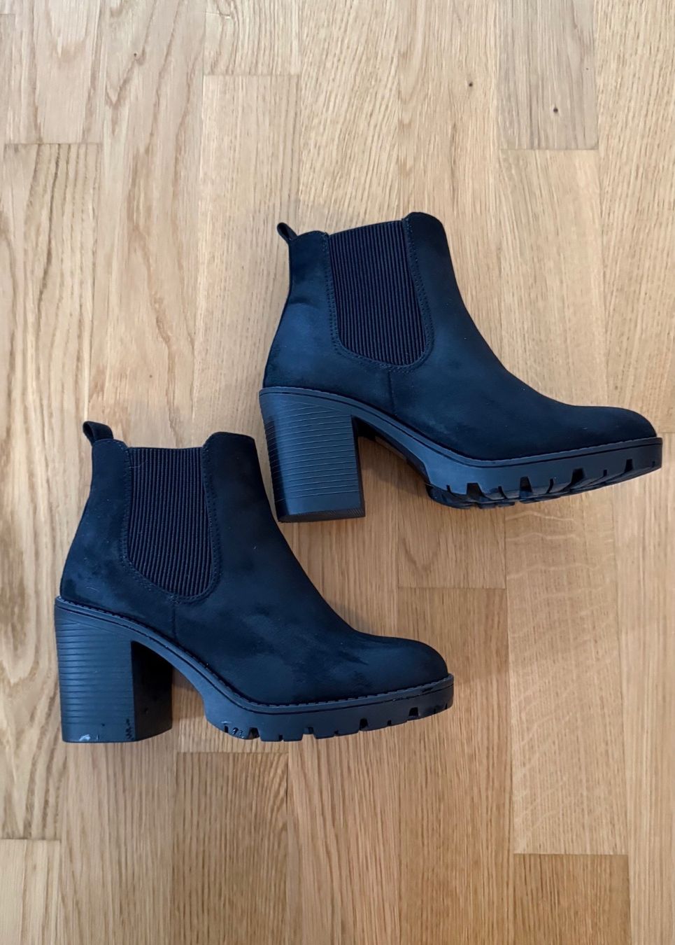 Scarpe da uomo: Schwarze Stiefel – Usato da Spiez venduto da Marix990