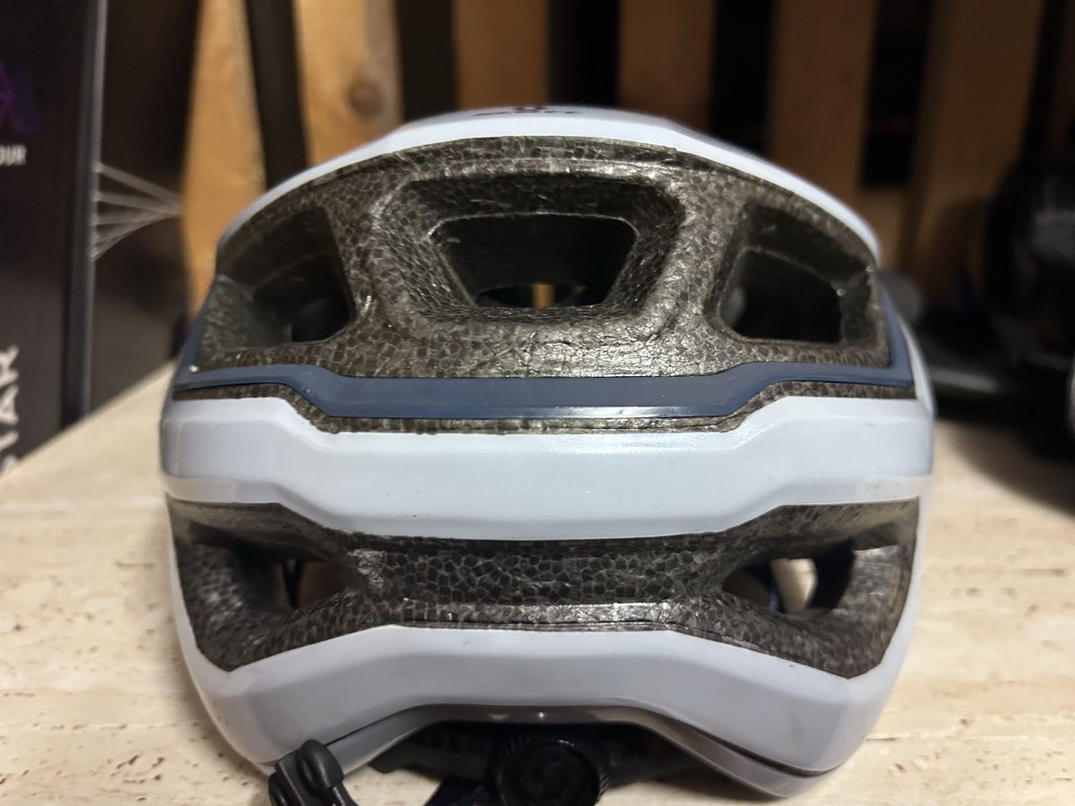 Scott Caschi: Casque de vélo Scott gris état d'usage – Usato da Le Châble VS venduto da Audi_1902 1