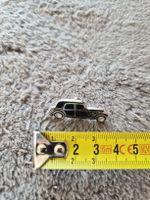 Pin's vieille voiture- Élégance Vintage!