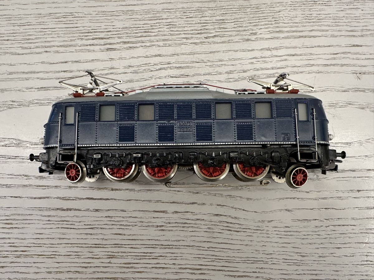 Märklin Modellini di ferrovie: Märklin 3023 DB BR E18 – Usato da Lupsingen venduto da New-Haven 2
