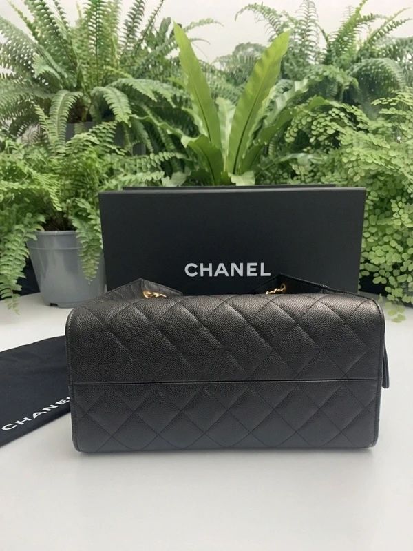 Chanel Sacs femmes: Chanel hobo 25 small wie neu – Neuf (Voir description) à Rüschlikon par megi 3