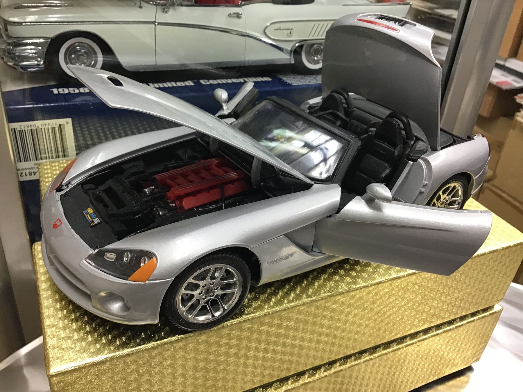Dodge Modellautos: Dodge Viper SRT-10 Cabriolet, Silber, Modellauto, 1:18 – Gebraucht aus Männedorf von Spezial-Modelle