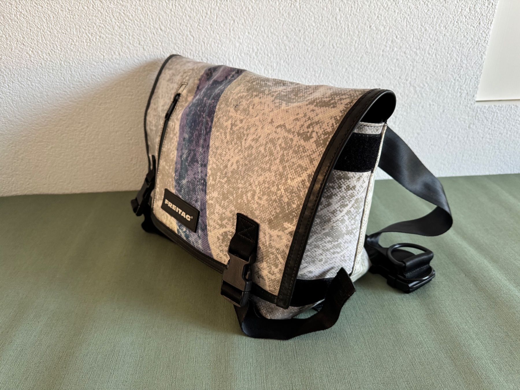 【廃番品】FREITAG F17 JOE 単色 ブラウン Freitag F17 Joe - my new daily commute bag : r/ManyBaggers