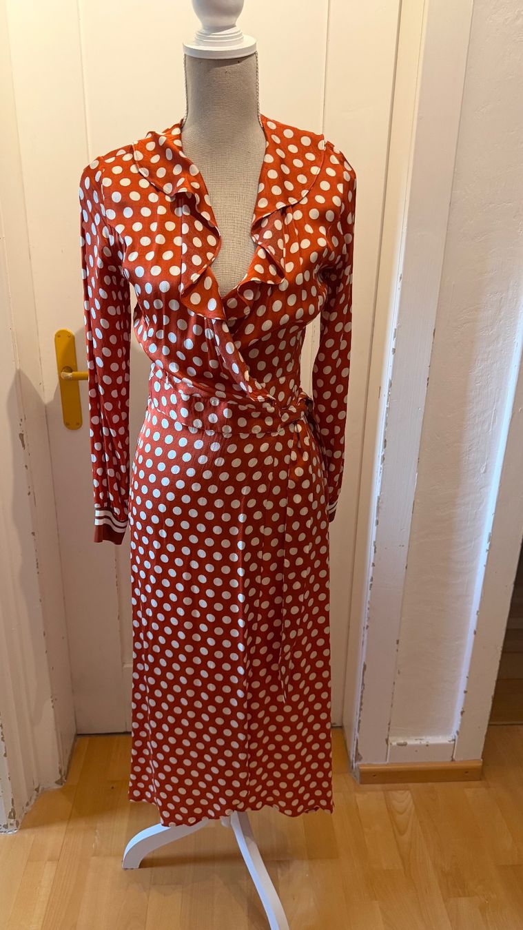 Kleider: Wunderschönes Kleid von Second Female – Neu (gemäss Beschreibung) aus Schaffhausen von _queen_c