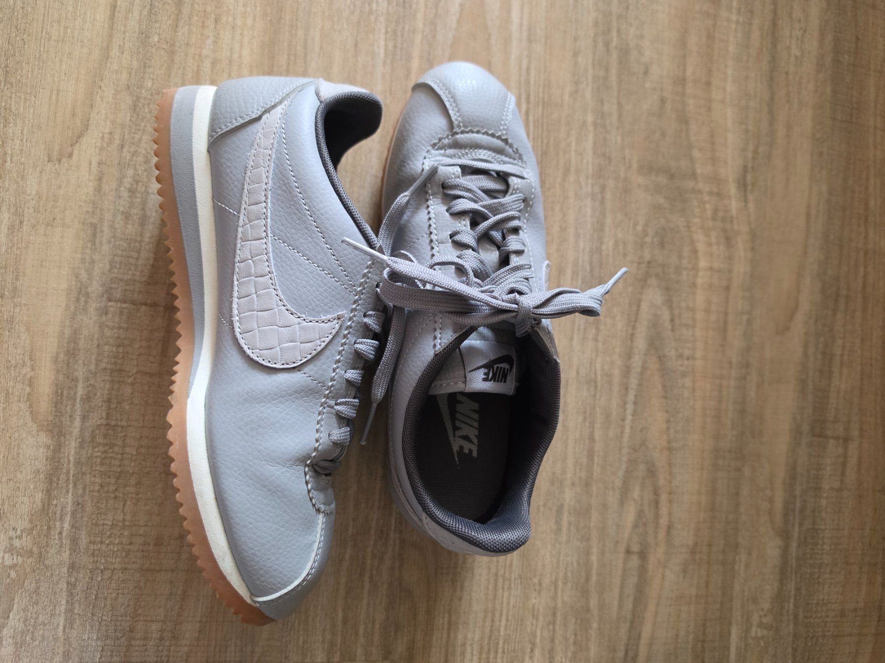 Nike Scarpe da donna: Graue Nike Sniker – Usato da Uetendorf venduto da Jasiiilein_ 1