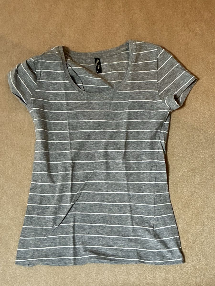 T-Shirts: Miss Shorth Essentials Tee - Gray Striped Top – Neu und originalverpackt aus Schaan von RicX-10