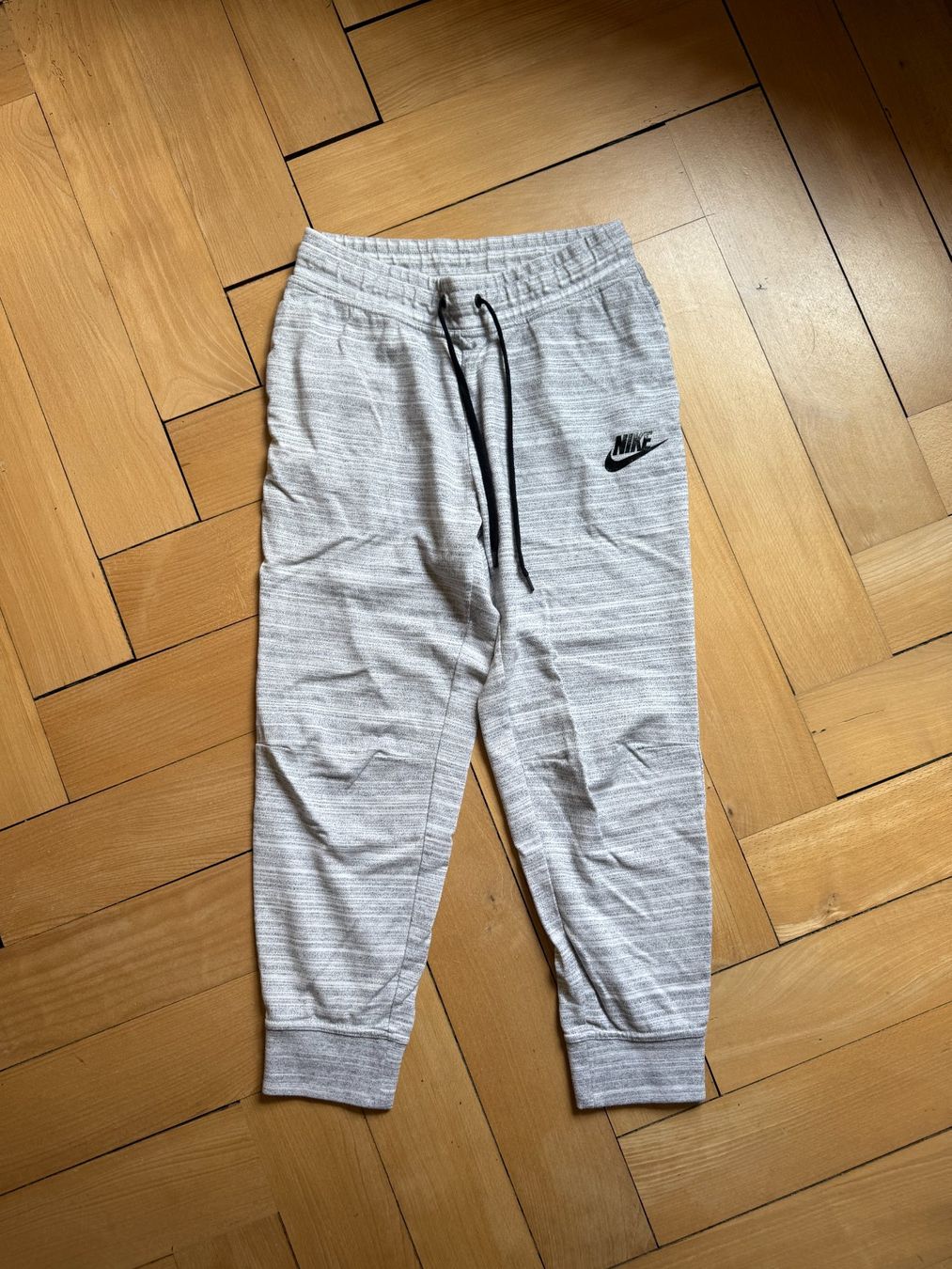 Nike Hosen: NIKE - Trainerhose hellgrau meliert M – Gebraucht aus Zürich von Diazaio