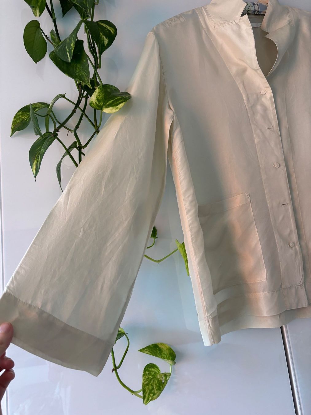 Cos Blusen: COS Seidenbluse in off-White Gr. 40 – Gebraucht aus Zürich von missmodernage 2