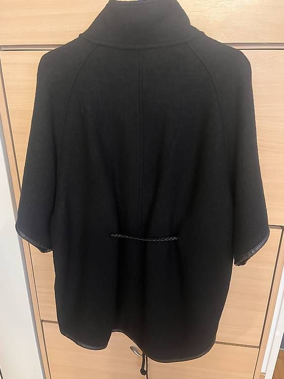 Sonstige Damenmode: Poncho nero – Neu und originalverpackt aus Jona von sen_vd8v 1