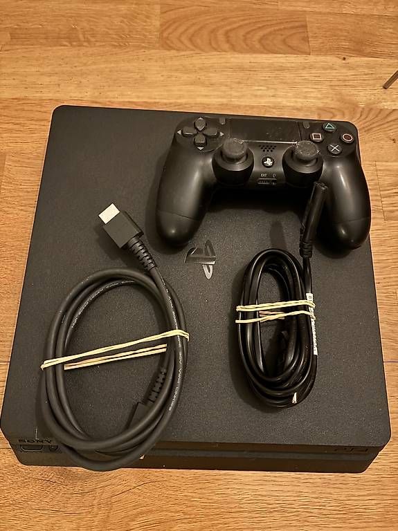 Console: Playstation 4 PS4 inkl. Games – Usato da Zürich venduto da SW1979