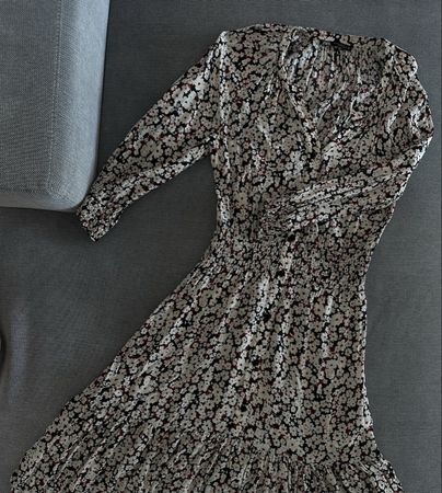 Zara Midi-Kleid mit Blumenmuster (Gr. M)
