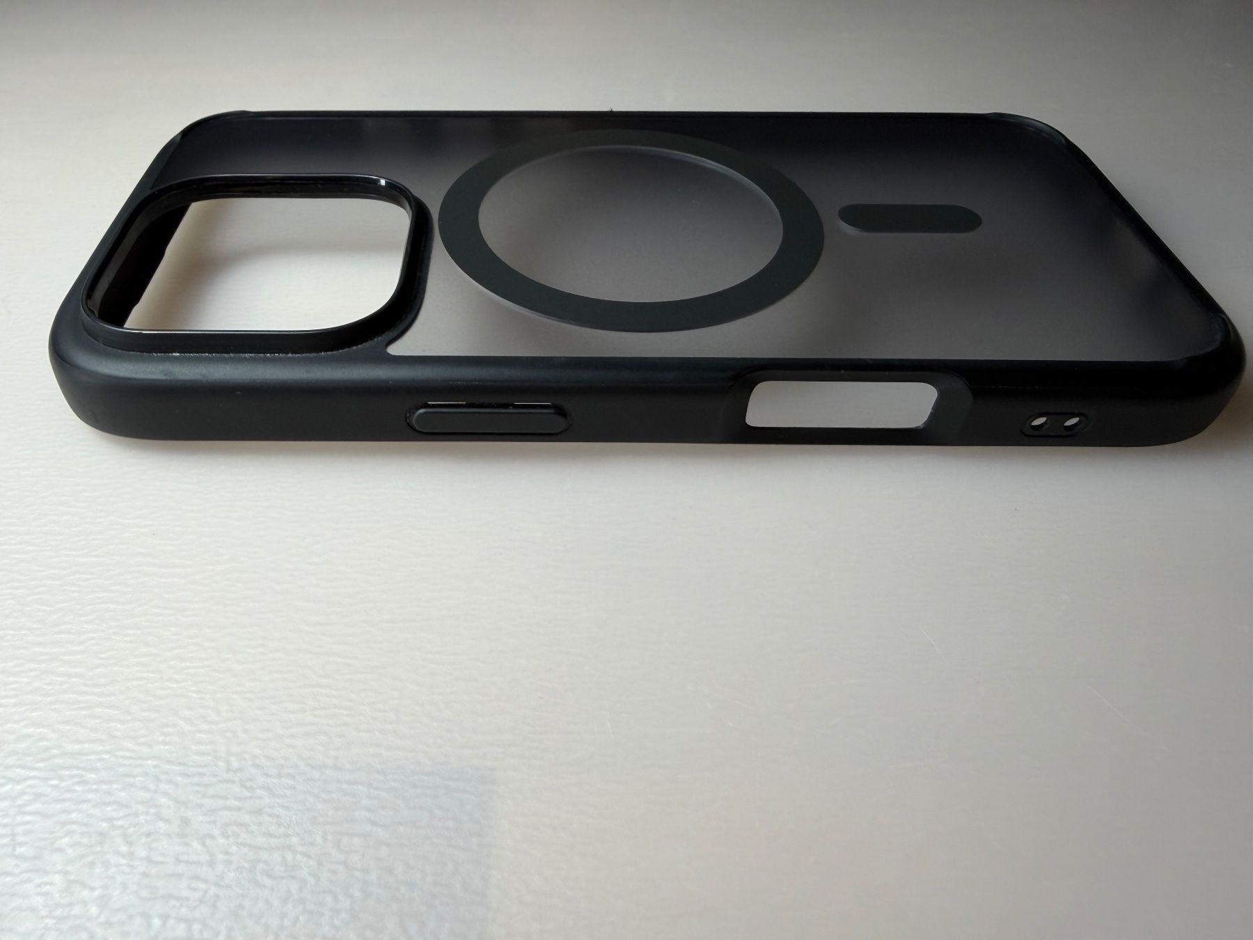 Spigen Cover & Protezioni schermo: Coque Apple iPhone 16 Pro Spigen Magsafe frost black – Usato da Botyre (Ayent) venduto da dam_nlm2 3