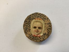 Antike Spielzeug Karton Dose mit Baby Darstellung Kaufladen.