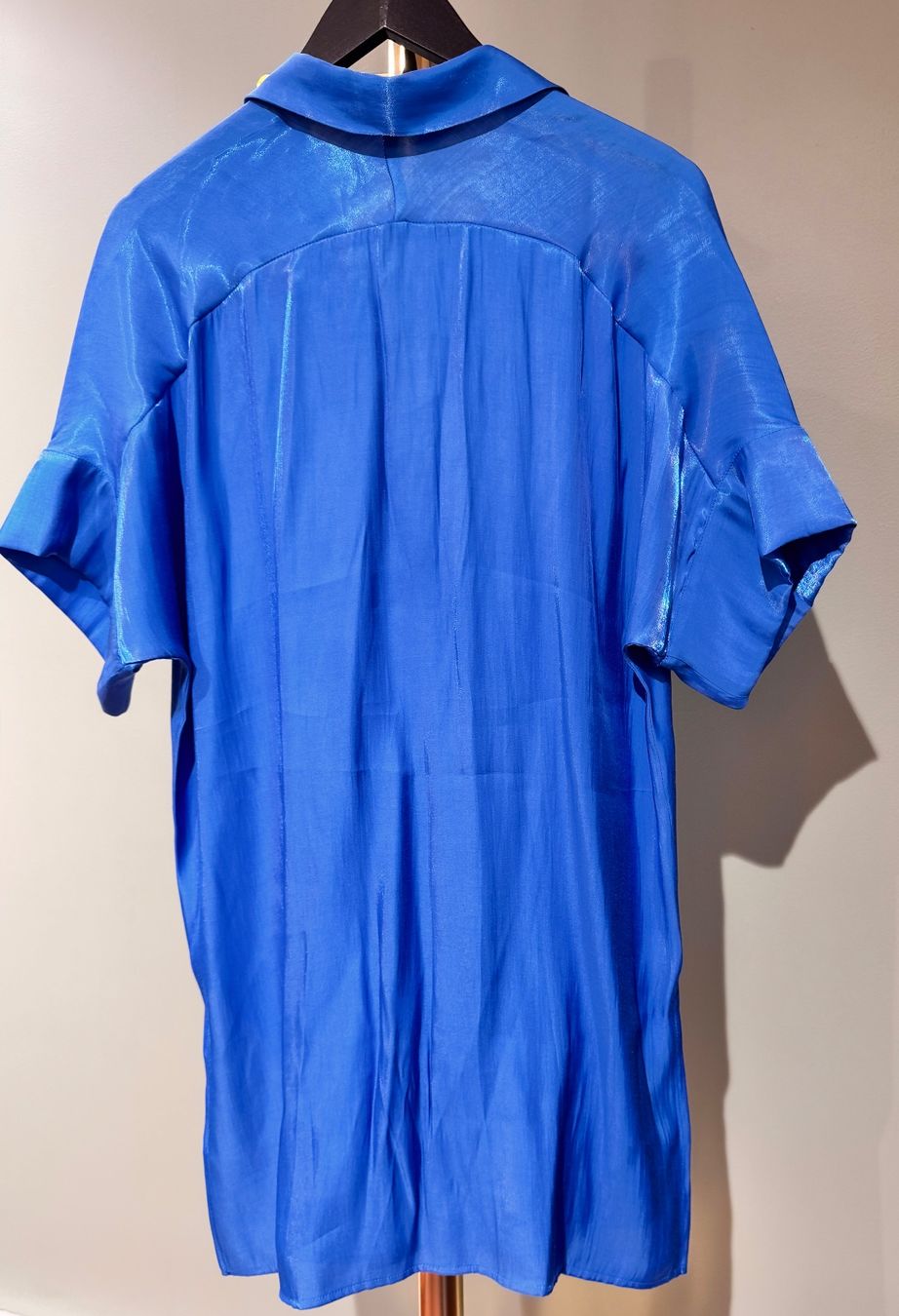 Blusen: Bluse mit glänzendem Effekt – Gebraucht aus Zürich von gregart 1