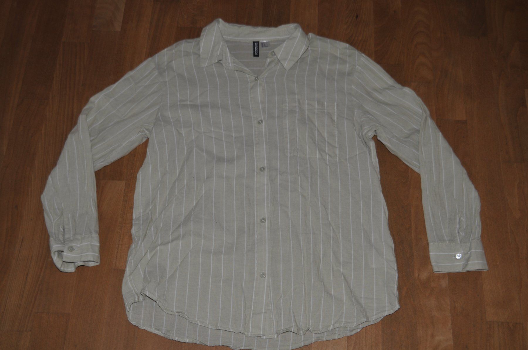 H&M Blusen: coole Bluse aus H&M, Gr. S - Neuwertig – Gebraucht aus Winterthur von Schwestere