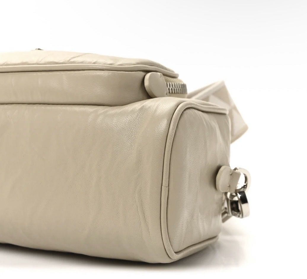 Prada Taschen für Damen: Prada Tasche creme beige mit Etikett – Neu und originalverpackt aus Pfaffhausen von Klaras_second_hand 7