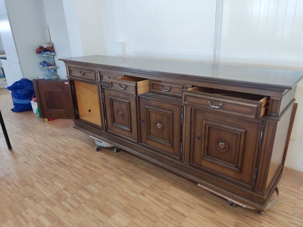 Commodes: Nussbaum Holzkommode mit Schnitzereien – D'occasion à Zürich par lsc_wbf6 1