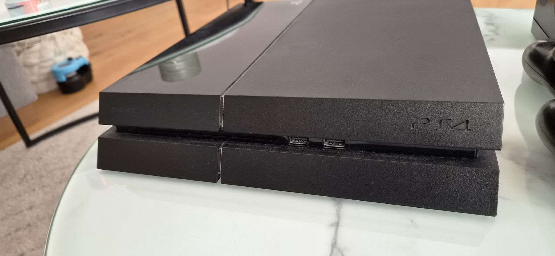 Sony Konsolen: Sony PlayStation 4 Slim Konsole mit Controllern – Gebraucht aus Gerzensee von Omeisel 1